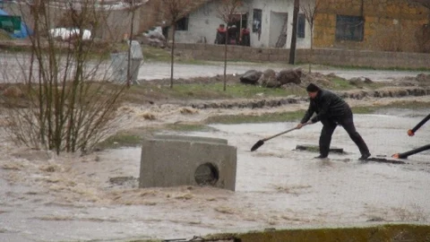Niğde'de Sağanak Yağış Sonrası Sel