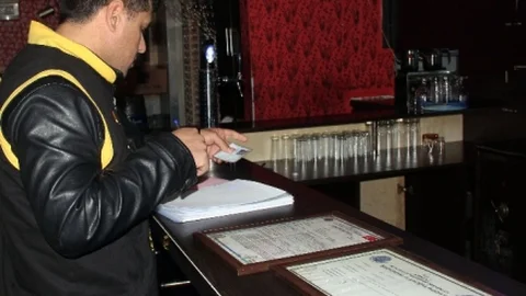 Adana'da Barlar Operasyonu