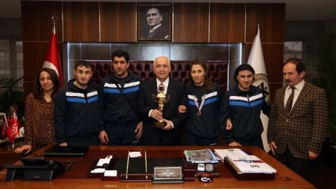 Görme Engellilerden Başkan'a Ziyaret