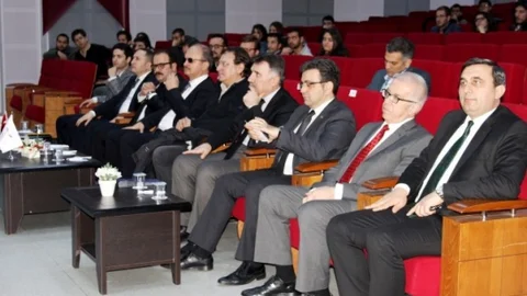 İzmir'de Sinema Politikaları Tartışıldı