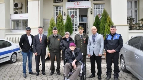Ödemiş'te Kore Gazisine Sandalye Yardımı