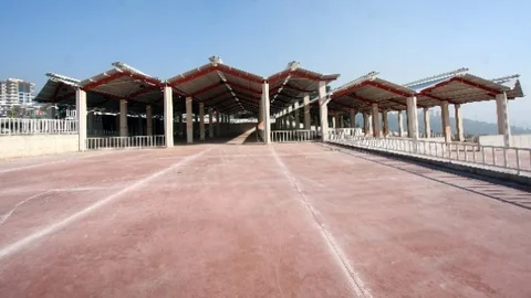 Bayraklı'da Kapalı Pazar Yeri Artıyor