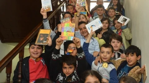 İzmir'de Kitap Okuma Etkinliği
