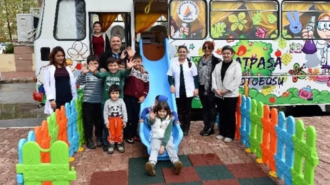 Muratpaşa'da Oyun Otobüsü Hizmete Girdi