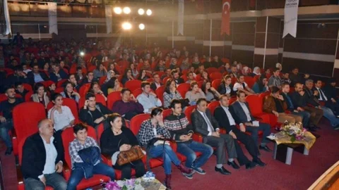 Adıyaman'da Tiyatro Oyunu Sahnelendi