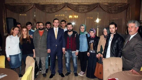 Gençler Siyasette İlk 11 Olmalı