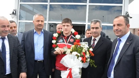 Erzurum'da Güreşçi Coşkusu