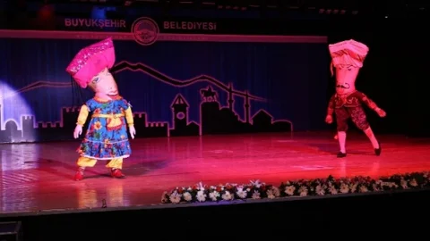 Halk Dansları Gösterisi Coşkusu