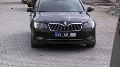 Van'da Eş Başkanlara Araç Alındı