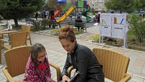 Konak'ta Kitaplı Parklar Açıldı