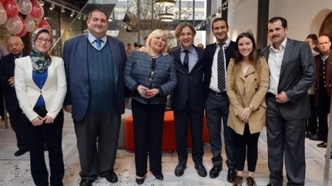 Beyoğlu'nda Doğum Günü Kutlaması