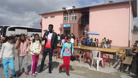 İzmir'de Kitap Kütüphanesi Açıldı