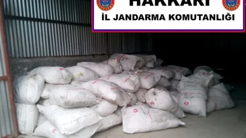 Hakkari'de 15 Ton Kaçak Çay Bulundu