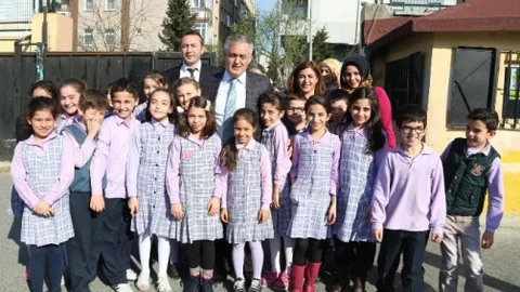 Öğrencilerden Başkan Aydın'a İlgi