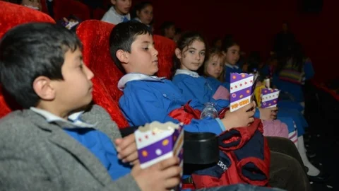 Ali Korkut Çocukları Sinemaya Götürdü