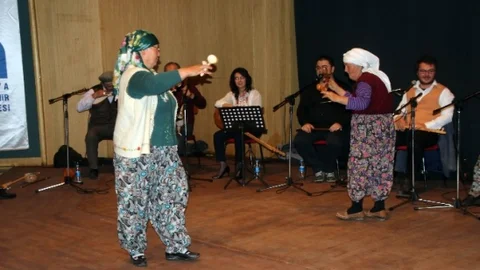 Antalya'da Geleneksel Türkü Dinletisi
