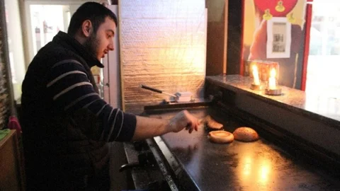 Denizli'de Esnaf Mum Işığında Çalışıyor