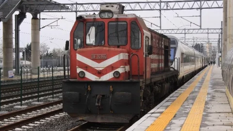 Eskişehir'de Yüksek Hızlı Tren Yolda Kaldı