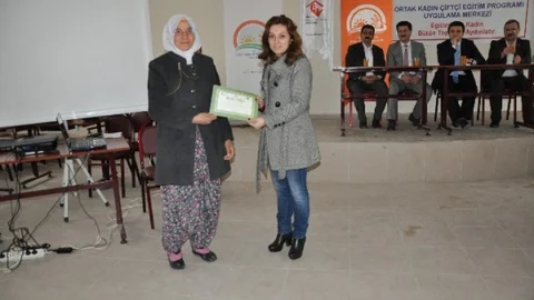 Kütahya'da Kadın Çiftçilere Eğitim Sertifikası