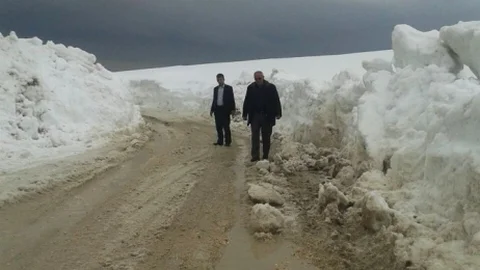 Adilcevaz'da Kar Kalınlığı Bir Metreyi Geçti