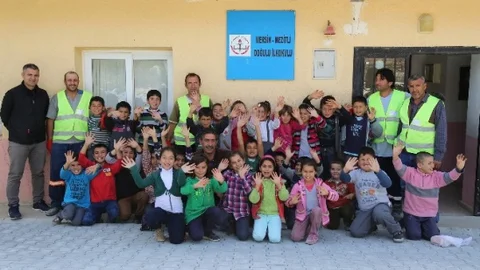 Mezitli'de Okul Bahçesine Parke Taşı Döşendi