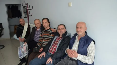 Eskişehir'deki Berberler Elektrik Kesintisiyle Mücadele Ediyor