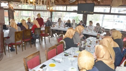 Kartepe'de Ak Kadınlarla Buluşma