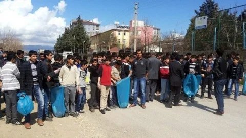 Kahta'da Öğrenciler Temizlik Yaptı