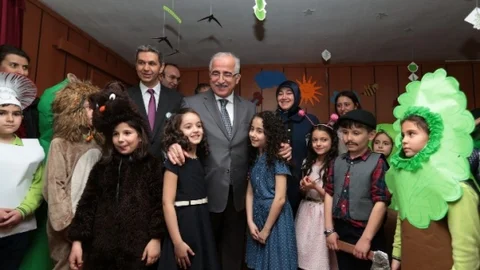 Eskişehir'de Ormanı Koruyan Hayvanlar Tiyatrosu
