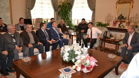 Kırkağaç Traktör Galericileri Vali Bektaş'ı Ziyaret Etti