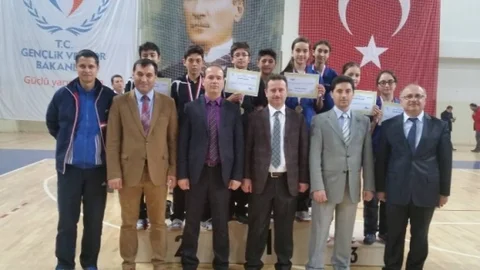 Yalova Bahçeşehir Raketleri Şampiyon Oldu