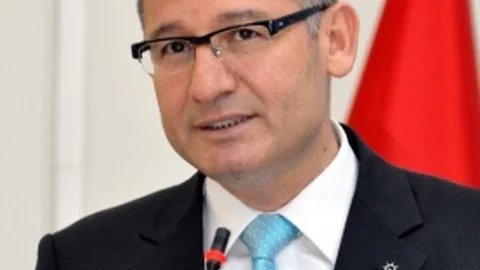 Adana'da Siyasi Eleştiriler Devam Ediyor