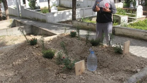 Adana'da Anne Kızı Yan Yana Defnedildi