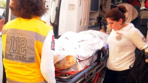 Antalya'da Duvar Çöktü, Genç Yaralandı