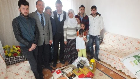 Malazgirt Gençlik Tiyatro Ekibi Yardımda Bulundu