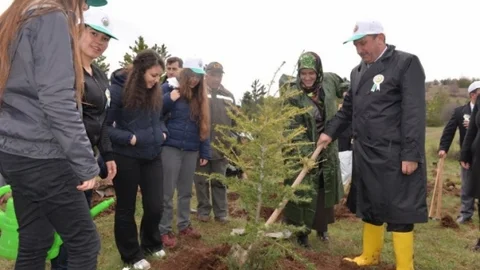Kütahya'da Bereket Ormanı İçin Fidan Dikimi Yapıldı