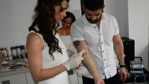 Cilt Kusurlarını Kamufle Eden İkinci Deri Yöntemi Türkiye'de Uygulanmaya Başlandı