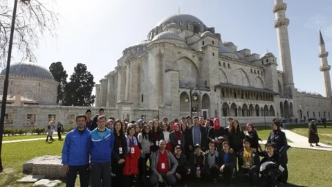 41 Genç İstanbul'un Tarihini Keşfetti