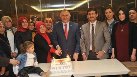 Orhangazi'de Birinci Yıl Pastası Kutlandı