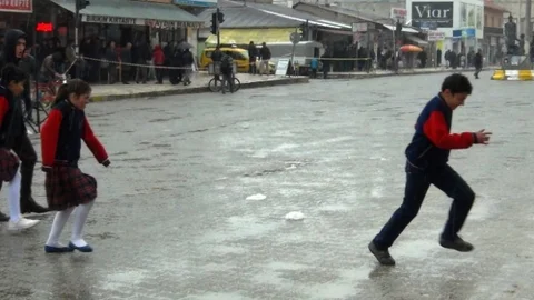 Erciş'te Kurtuluş Töreni Yağmurla Kutlandı