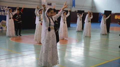 Bayburt ve Kars'ın Halk Oyunları Başarısı