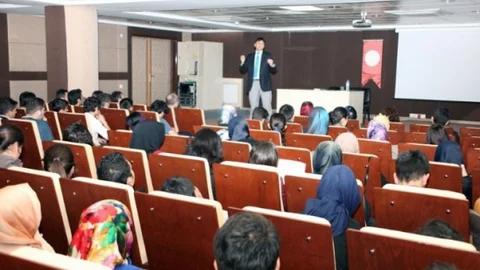 Karamanoğlu Mehmetbey Üniversitesi'nde Konferans Düzenlendi