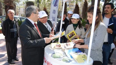 Aydın'da Kitap Okuma Etkinliği İlgi Görmedi