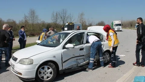 Sakarya'da Trafik Kazası: 4 Yaralı