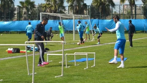 Adana Demirspor Moralli Antrenman Yapıyor