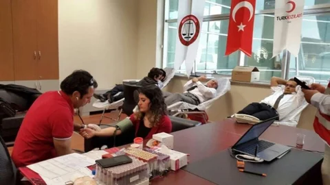 Mersin'de Avukatlardan Kan Bağışı Etkinliği
