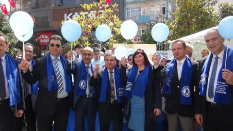 Manisa'da Mavi Balonlarla Farkındalık Etkinliği