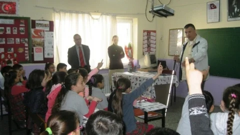 Minik Öğrencilerden Trafik Eğitimi