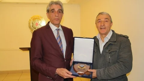 Çorum'da Emekli Polislere Plaket Töreni