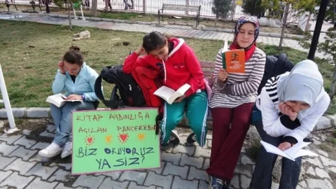 TEGV Öğrencileri Barış İçin Okuma Etkinliği Düzenledi